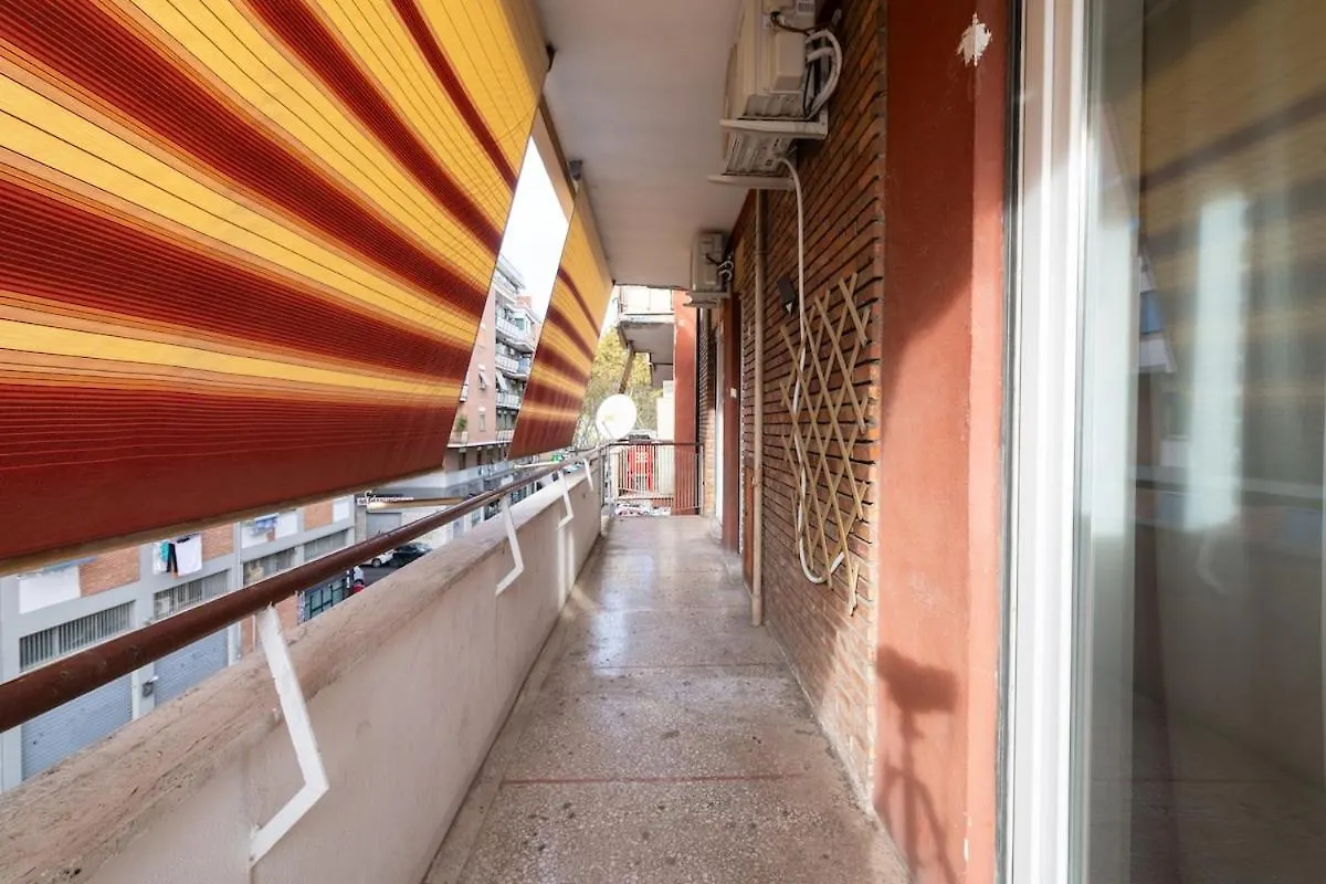 Spacious Stay - Lori House -1Bus To Piazza Venezia- Roma 0*,  İtalya
